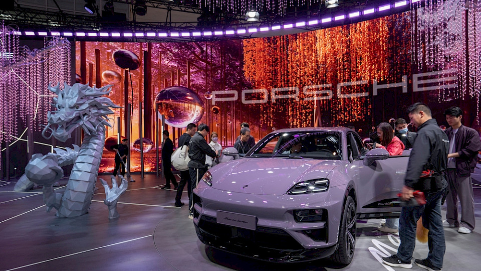 Nach den grossen Problemen in China hofft Porsche nun auf den Erfolg seines Elektrowagens Macan. (Bild Tada Images/Shutterstock)