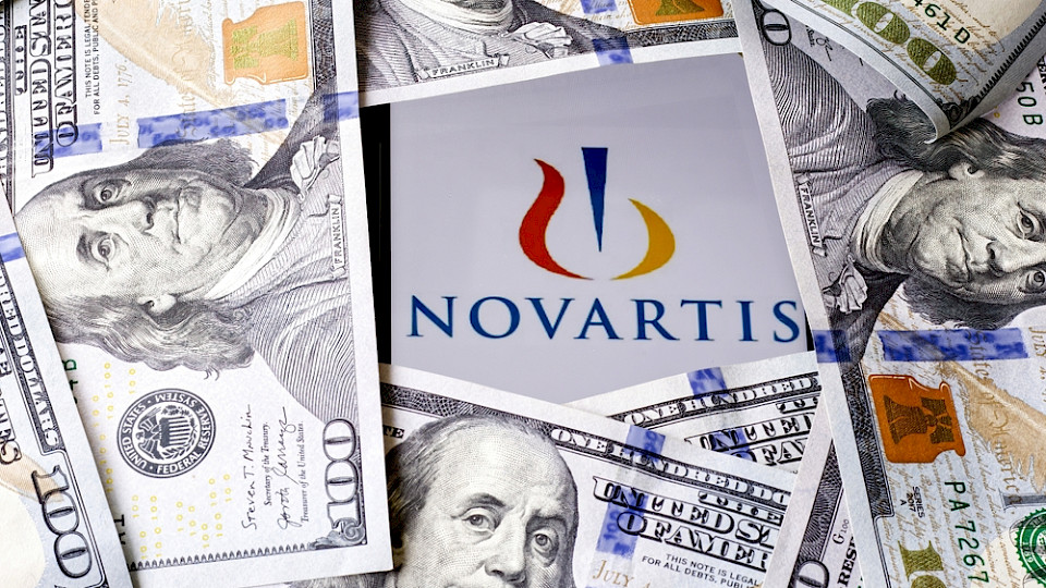 Der Pharmakonzern verdoppelte den Quartalsgewinn und erhöht den Ausblick bereits wieder. (Bild Below the Sky/Shutterstock)