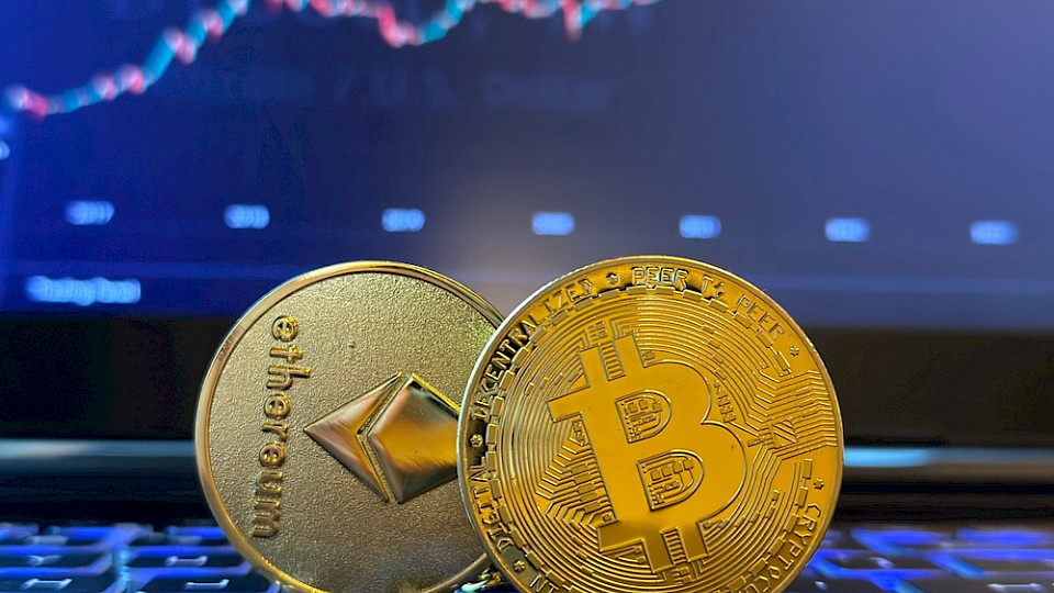 DWS Xtrackers listet zwei neue Produkte auf Bitcoin und Ethereum. (Bild TYeu/Shutterstock)