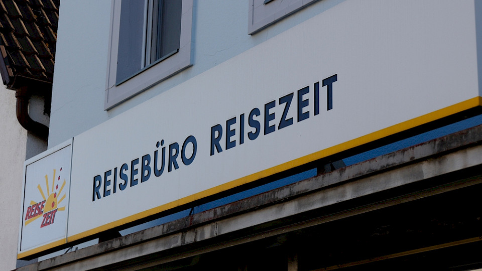 Insbesondere Dienstleistungen wie Pauschalreisen wurden in Deutschland deutlich teurer. (Bild Herr.Stock/Shutterstock)