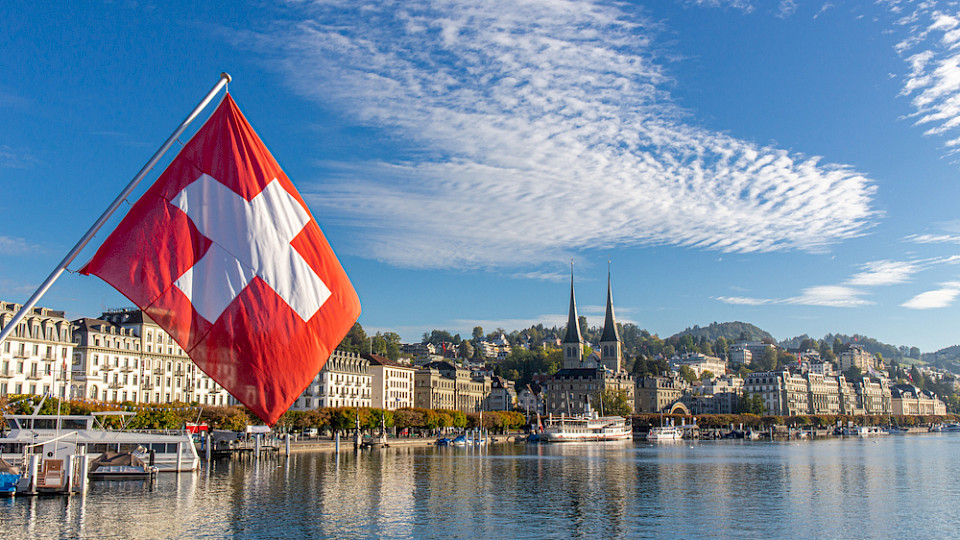 Unter anderem sind die Preise für Hotelzimmer und Pauschalreisen zuletzt leicht gesunken. (Bild Prath/Shutterstock)