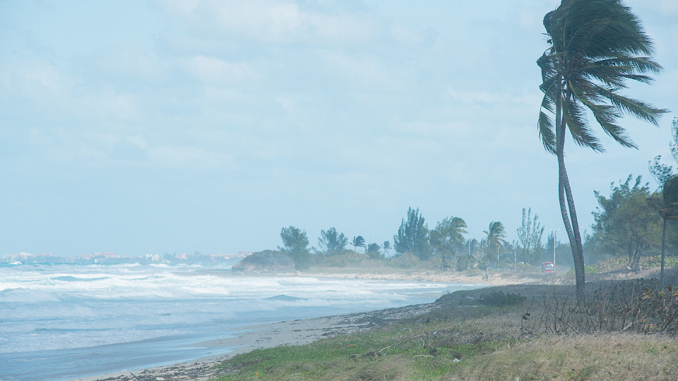 Unter anderem eine heftige Hurrikan-Saison hat Swiss Re das Geschäft verdorben. (Bild: Shutterstock.com/
simonovstas)