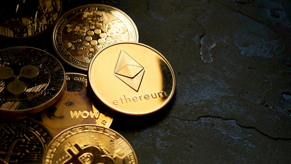 Die meisten Leute kennen Bitcoin&Co, aber nur wenige investieren grössere Beträge. (Bild alfernec/Shutterstock)