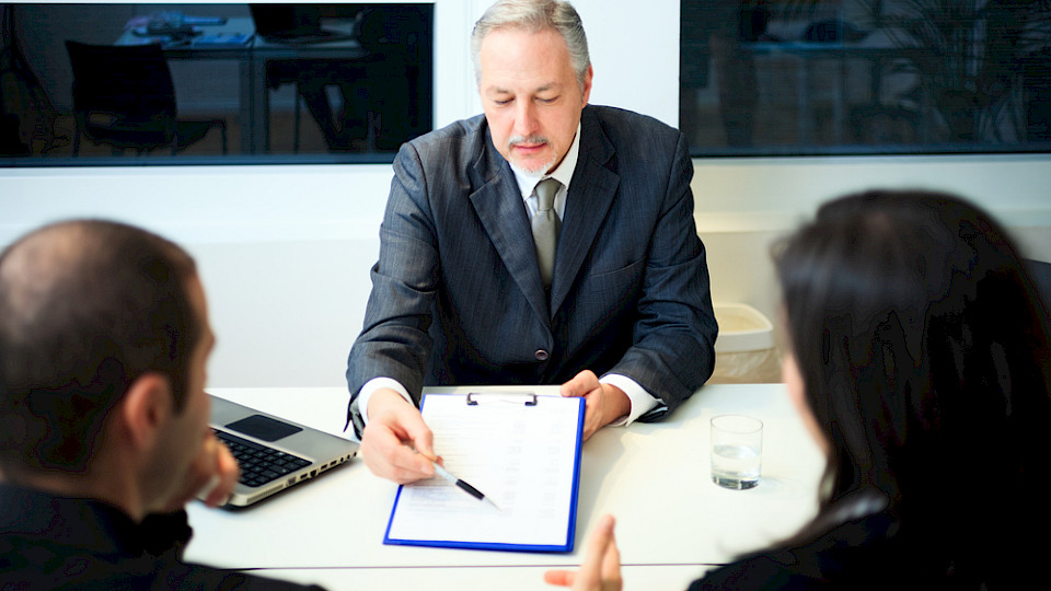 Egal wie hoch die Zinsdifferenz ist, für 30 Prozent der Kundinnen und Kunden kommt ein Anbieterwechsel gar nicht in Frage. (Bild Minerva Studio/Shutterstock)