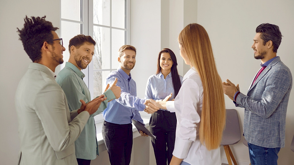 Gegenüber Herbst 2023 arbeiten 1,2 Prozent oder 65