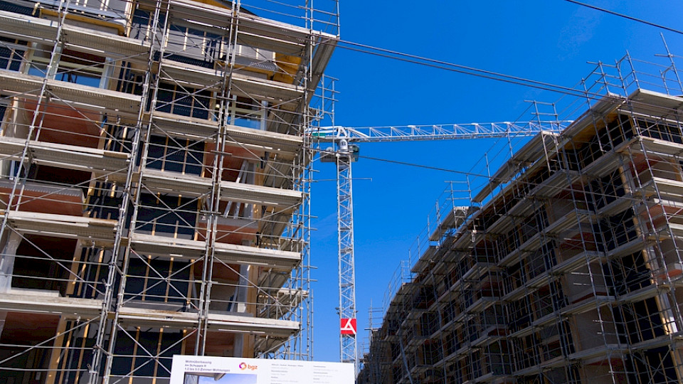 Neubauwohnungen kosteten nur noch etwa 10 Prozent mehr als vergleichbare Altbauwohnungen. (Bild Michael Dreher Fuchs/Shutterstock)