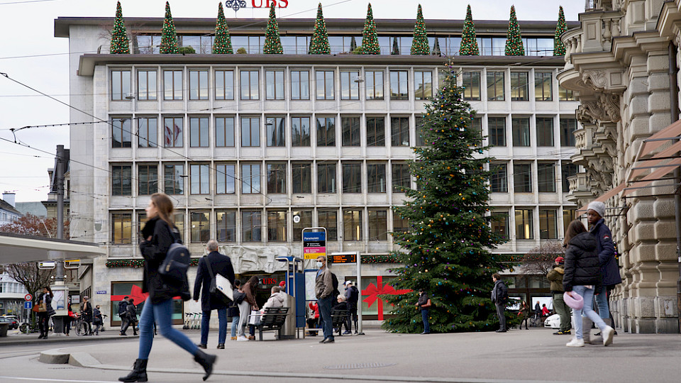 Laut Studie bringen Schweizer Banken und Versicherungen eine direkte Wertschöpfung von knapp 74 Milliarden Dollar, dazu kommen indirekte Effekte. (Bild Michael Dreher Fuchs/Shutterstock).