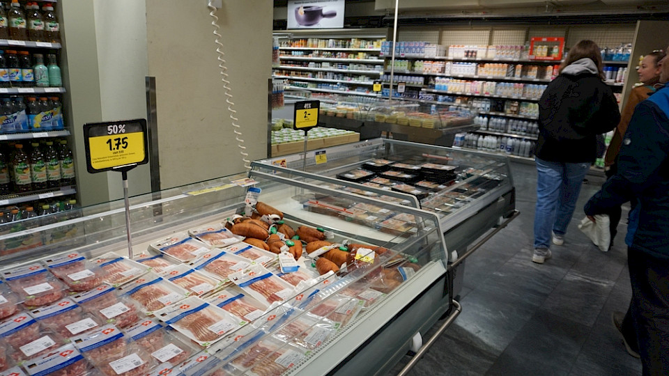 Laut OECD wächst die Schweizer Wirtschaft insbesondere wegen einer Erholung des privaten Konsums. (Bild Solarisys/Shutterstock)