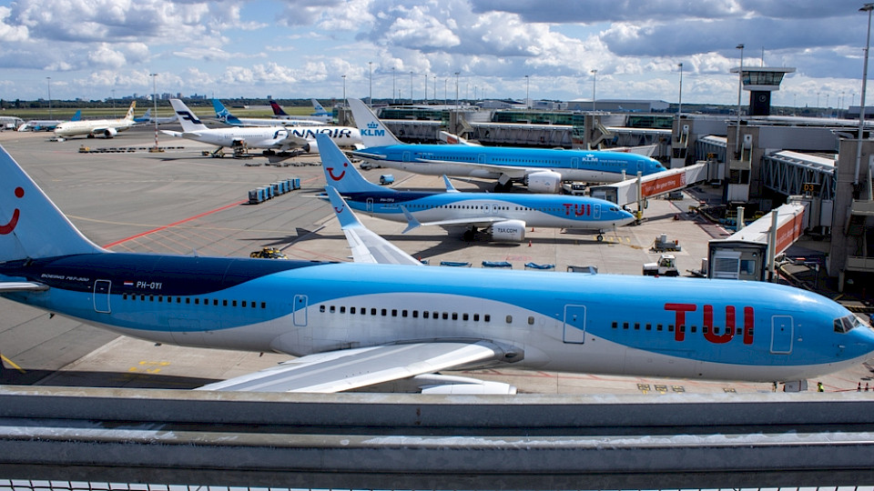 Dank den kräftig gestiegenen Gewinnen kann Tui weiterhin Schulden abbauen. (Bild minhanphotos/Shutterstock)