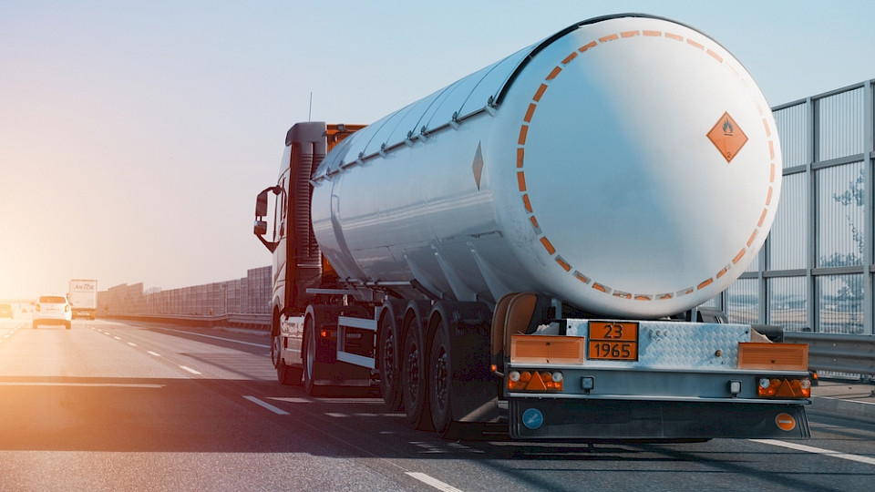 Im Jahresvergleich sanken die Importpreise fast 4 Prozent, vorab Erdöl und Erdgas wurden günstiger. (Bild I am from Mykolayiv/Shutterstock)