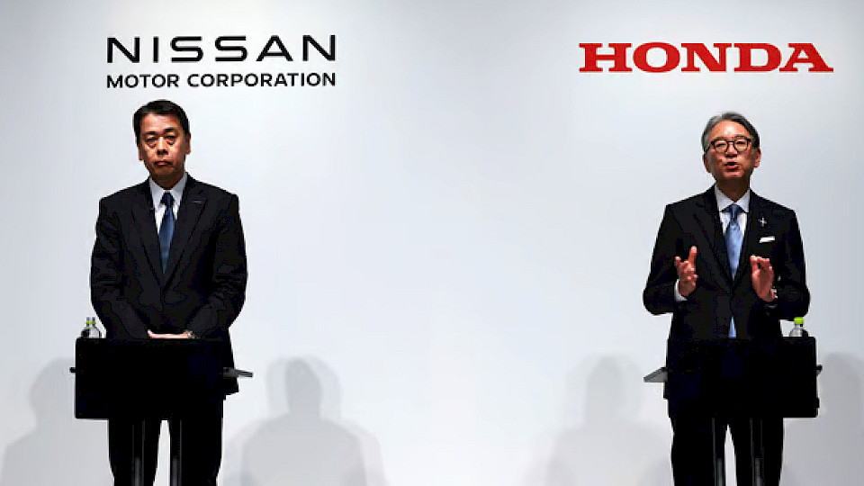 Nissan-Chef Makoto Uchida und Honda-CEO Toshihiro Mibe kündigten im März Verhandlungen über eine technologische Zusammenarbeit an. Nun soll mehr daraus werden. (Bild picture alliance / AP)