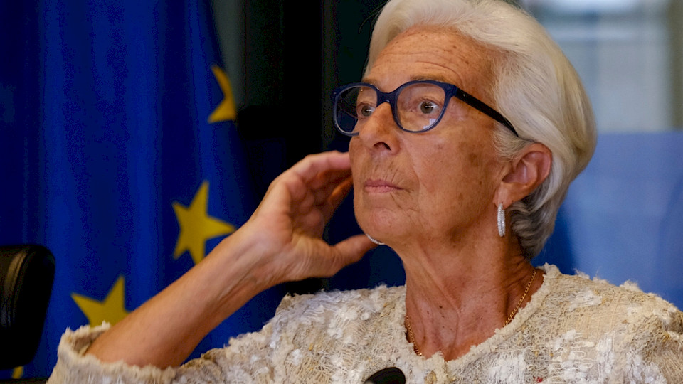 Die EZB sei fast an ihrem Inflationsziel, sagt Christine Lagarde. (Bild Alexandros Michailidis/Shutterstock)