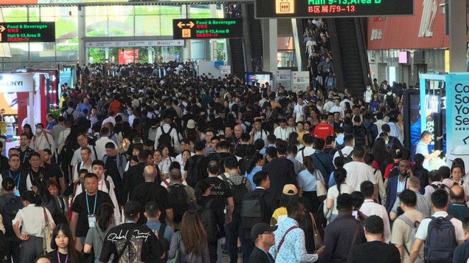 In China verbessert sich die Lage der Dienstleister entgegen der Erwartungen der Analysten. (Bild yar-andy/Shutterstock)