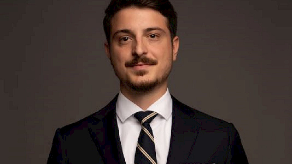 Arian Osamni arbeitet neu als Sales Manager im Zürcher Büro von Janus Henderson (Bild: Janus Henderson).