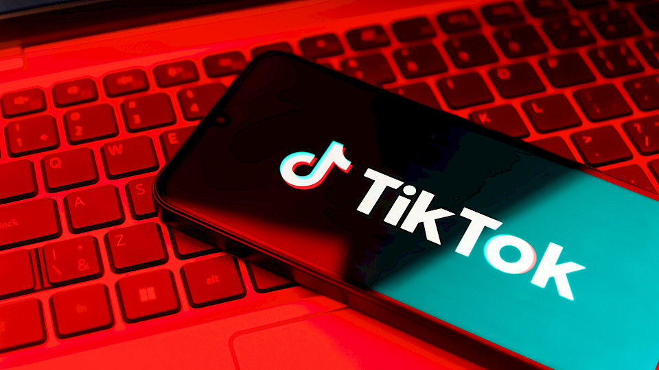 Die von den USA gesetzte Frist zur Trennung von TikTok US läuft am 19. Januar ab. (Bild: Shutterstock.com/JarTee)