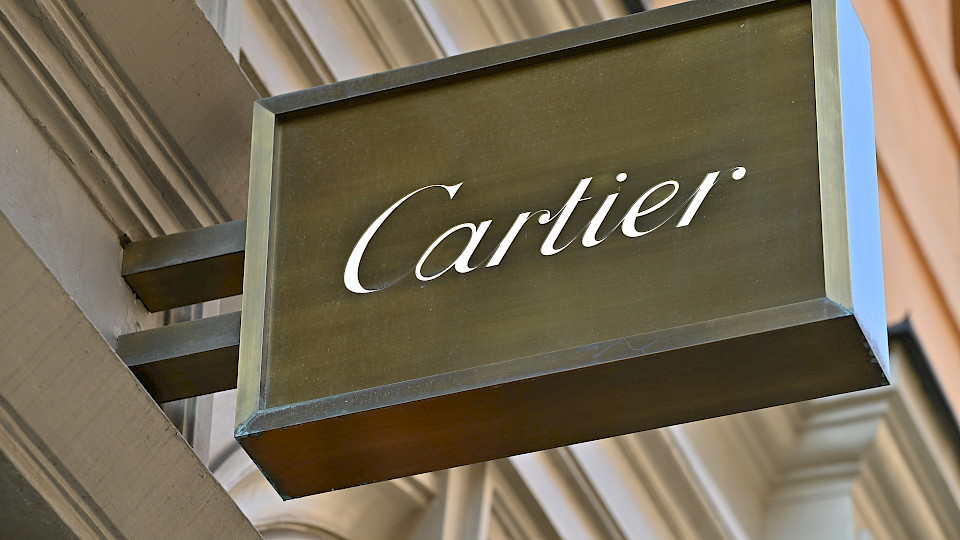 Cartier ist Teil von Richemont. Im höhermargigen Schmuckgeschäft hat der Konzern die Erwartungen weit übertroffen. (Bild: Shutterstock.com/Mats Wicklund)