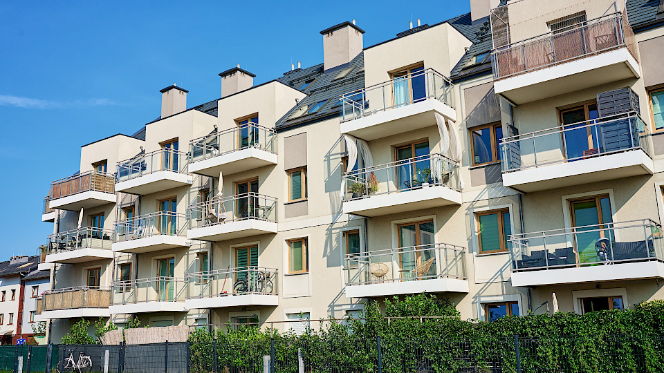 Im weiteren Jahresverlauf, so sagen Experten voraus, soll sich der Preisanstieg wieder beschleunigen. (Bild: Shutterstock.com/Lazy_Bear)