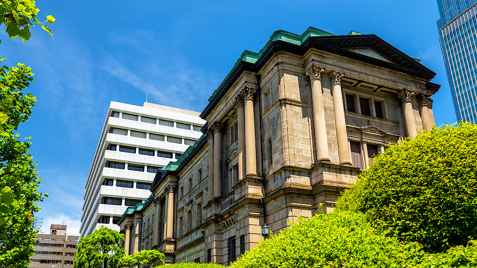 Die Bank of Japan dürfte an der Zinsschraube drehen (Bild: Shutterstock/Leonid Andronov).
