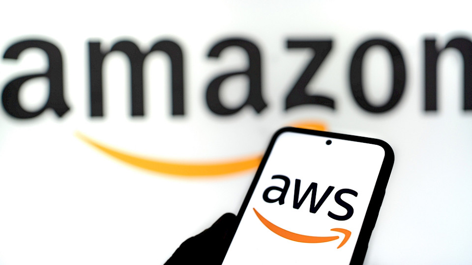 Für das Cloudgeschäft AWS investiert Amazon enorm viel Geld. (Bild gguy/Shutterstock)