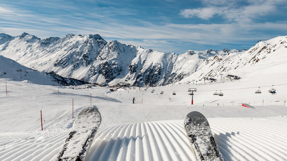 Adelboden-Lenk, Aletsch Arena, Engelberg Titlis und die Jungfrau Ski Region bieten zusammen ein neues Saisonabo. (Bild K-FK/Shutterstock)