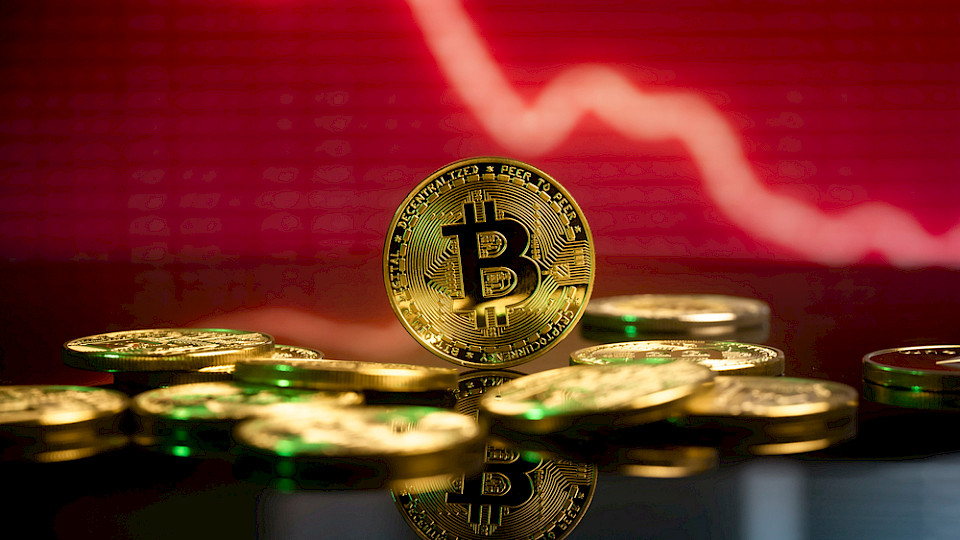 Beim Bitcoin ging es zuletzt deutlich nach unten. (Bild Jacco/Shutterstock)