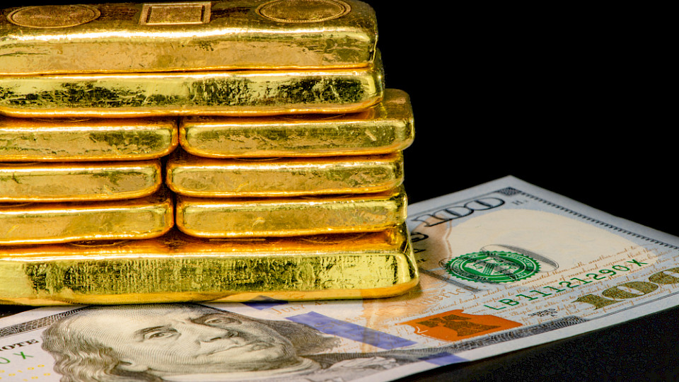 Wie in den Vormonaten gab es im Februar Abflüsse beim Gold in den USA, während Europa Zuflüsse verzeichnete. (Bild itti ratanakiranaworn/Shutterstock)
