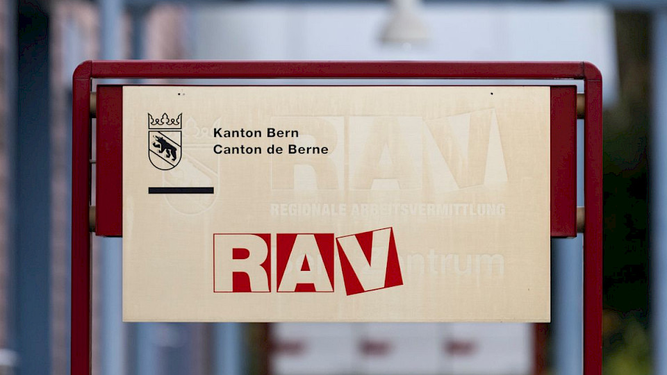 Bei den Regionalen Arbeitsvermittlungszentren waren Mini weniger Menschen gemeldet. (Bild pd)