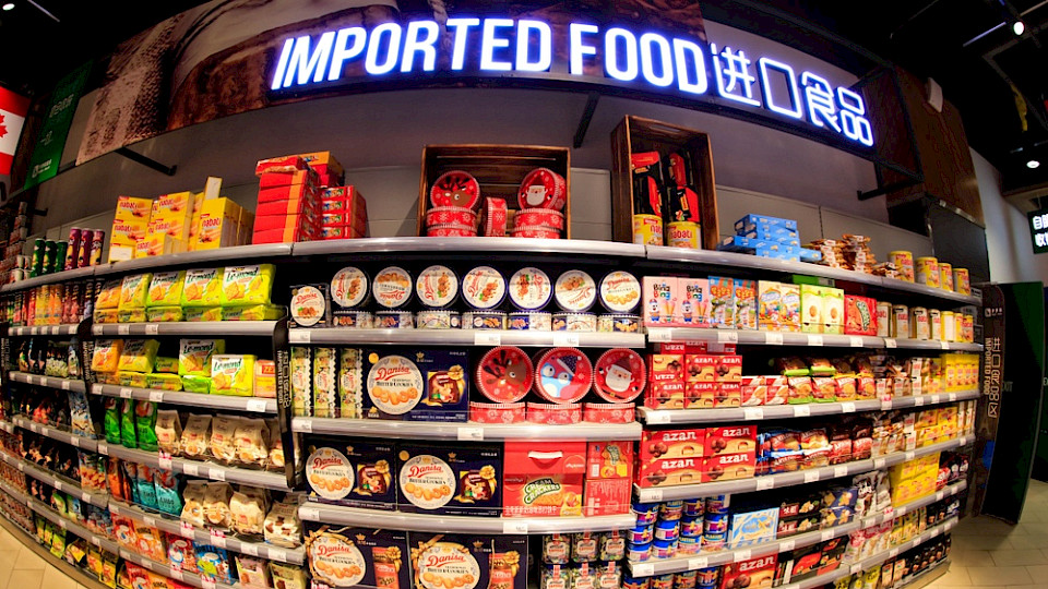 Die Importe in China sind in den ersten zwei Monaten 2025 überasschend deutlich gefallen. (Bild humphery/Shutterstock)