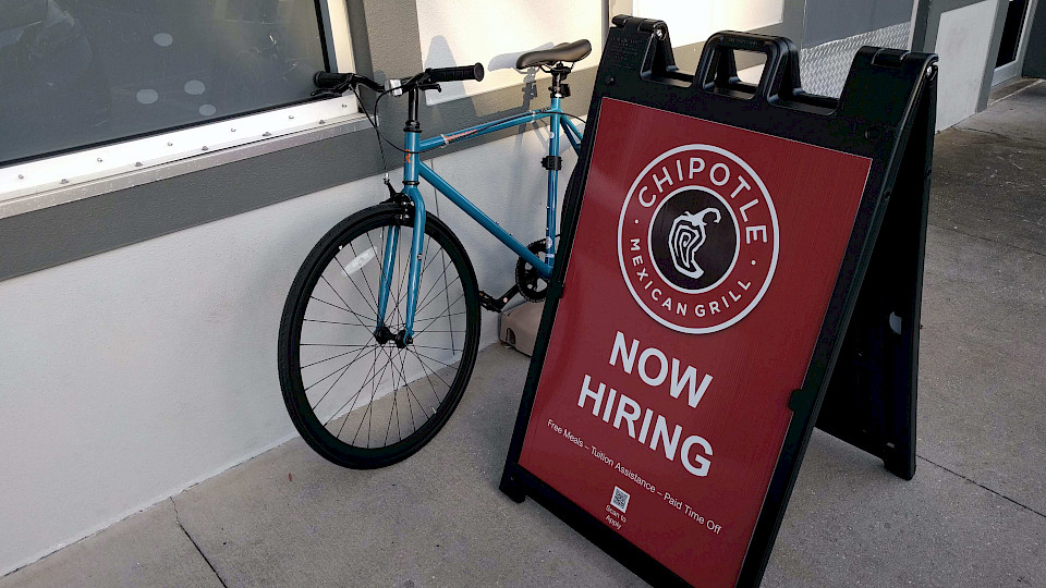 Im vergangenen Monat gab es gut 150 000 neue Jobs, etwas weniger als erwartet worden war. (Bild Hayden Dunsel/Shutterstock)