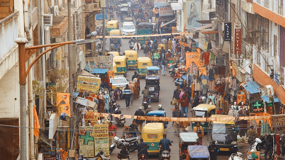 Der neue JPM Global Emerging Markets REI Equity SRI Paris Aligned Active UCITS ETF will nachhaltig in die Unternehmen der Schwellenländer investieren. (Bild George Trumpeter/Shutterstock)