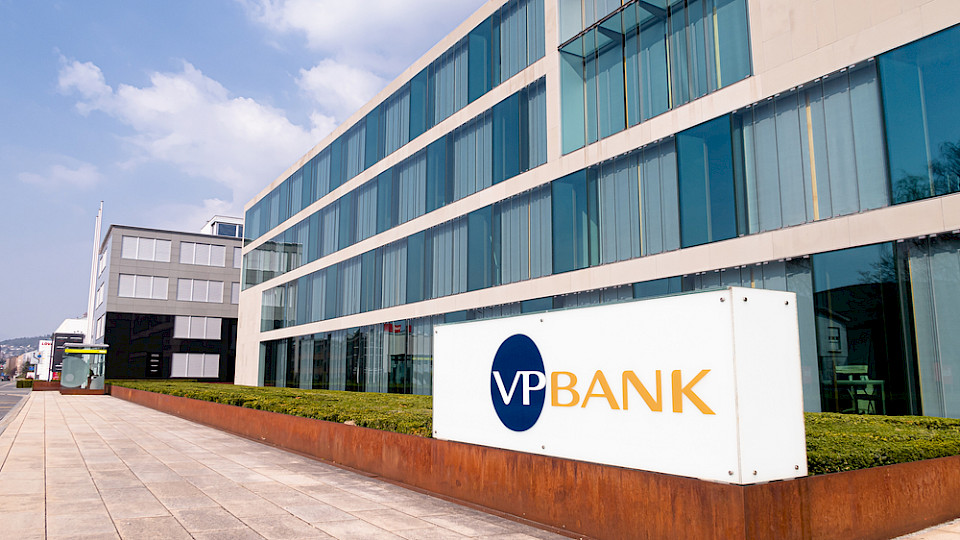 Trotz weniger Personal verschlechterte sich die Cost-/Income-Ratio bei der VP Bank deutlich. (Bild Taljat David/Shutterstock)