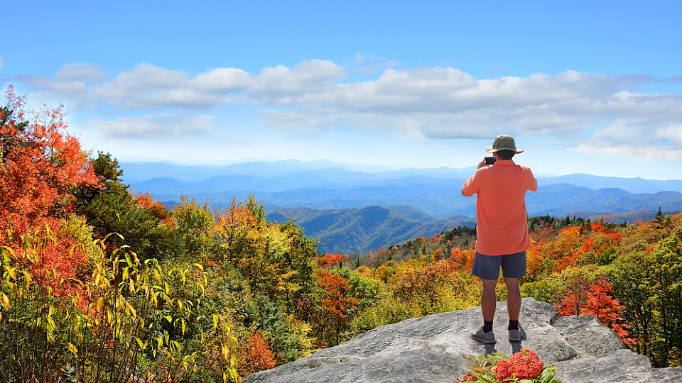 Die Blue Ridge Parkway hatte mit wetterbedingten Sperrungen nach Hurrikan Helene zu kämpfen. (Bild Margaret Wiktor/Shutterstock)