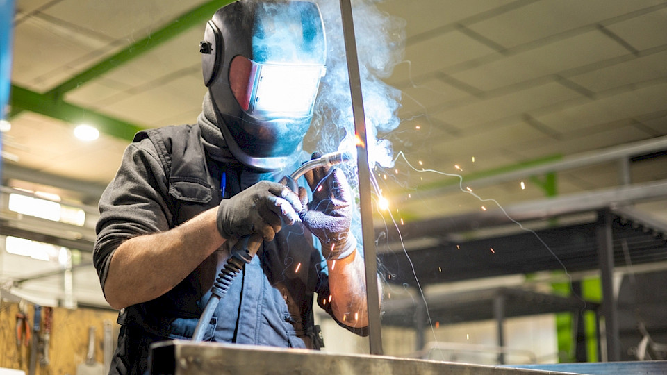 Fast die Hälfte der Kleinbetriebe bis 49 Leute hat zuletzt auf Kurzarbeit zurückgegriffen. (Bild Yiistocking/Shutterstock)