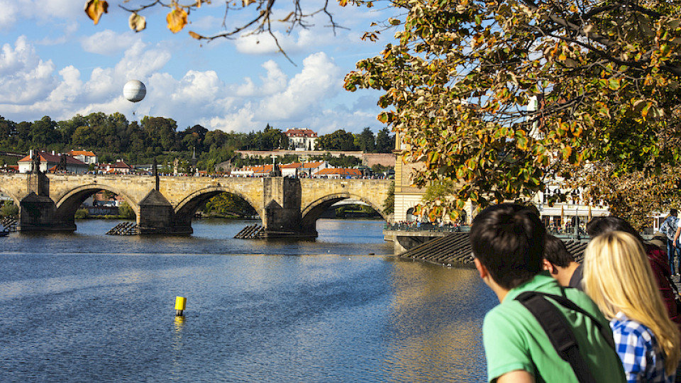 Prag und andere Städte sind offenbar in den Schweizer Reisebüros deutlich weniger gefragt. (Bild Marcel Gross/Shutterstock)