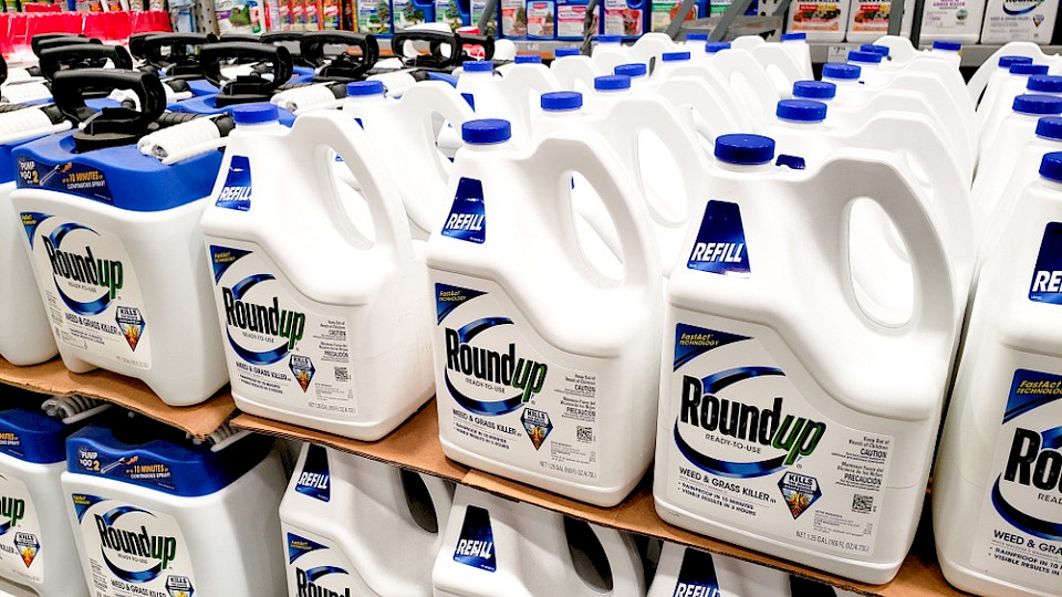 Der Unkrautvernichter Roundup kommt Bayer teuer zu stehen. (Bild The Image Party/Shutterstock)