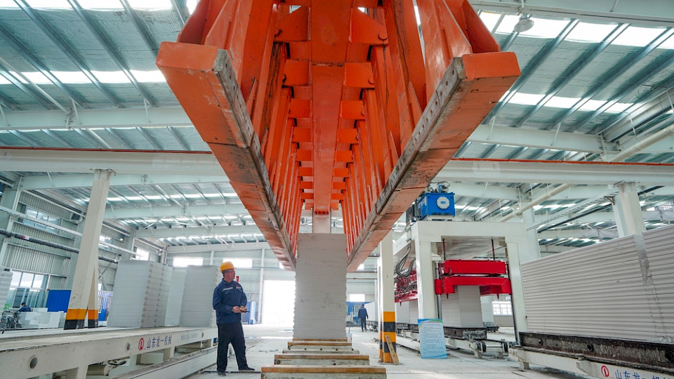 Der Stimmungsindikator für Industriebetriebe stieg im März etwas stärker als erwartet. (Bild chinahbzyg/Shutterstock)