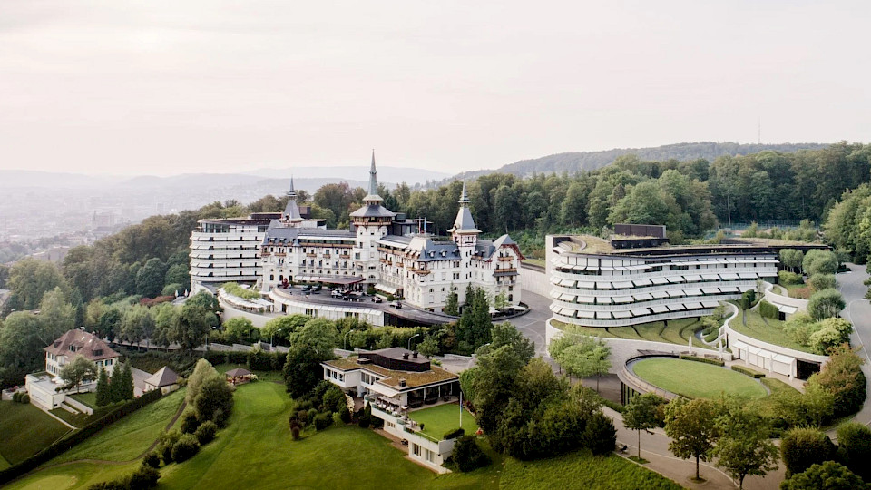 «The Dolder Grand» gewinnt die Kategorie «Luxury Business Hotel of the Year 2025», «The Alpina Gstaad» ist  «Luxury Leisure Hotel of the Year 2025». (Bild pd)