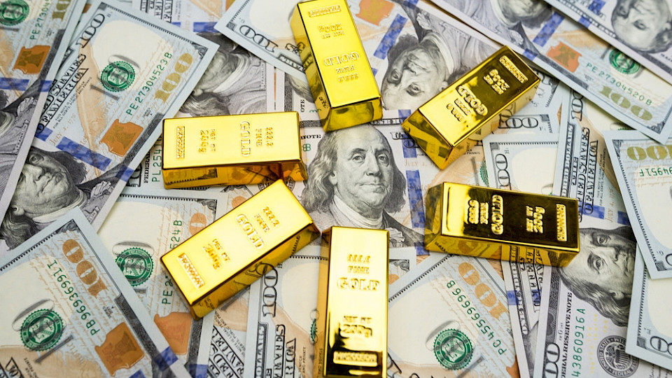 Neben der US-Zollpolitik profitierte der Goldpreis auch vom jüngsten Kursverfall des US-Dollar. (Bild TaniaKitura/Shutterstock)