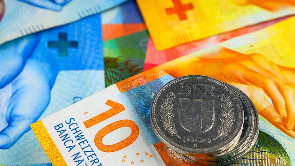 Erstmals seit zwei Jahren steigen die Reallöhne in der Schweiz wieder an. (Bild marekusz/Shutterstock)