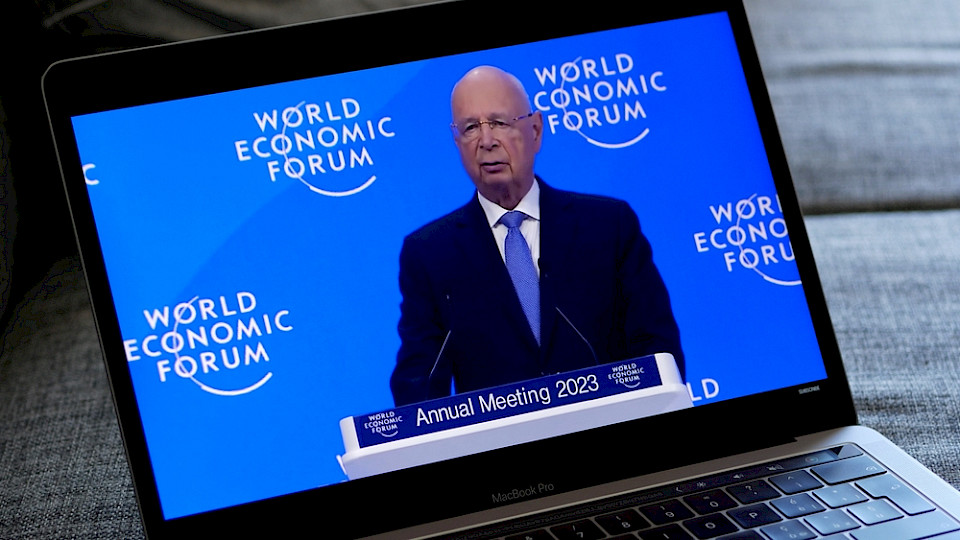 WEF-Gründer Klaus Schwab ist mit Vorwürfen konfrontiert, die nun untersucht werden. (Bild Domenico Fornas/Shutterstock)