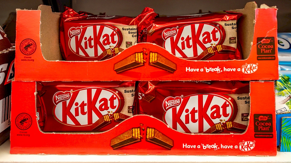 Die Verkaufspreise der Süsswaren stiegen im Schnitt um happige 10 Prozent. (Bild Framarzo/Shutterstock)