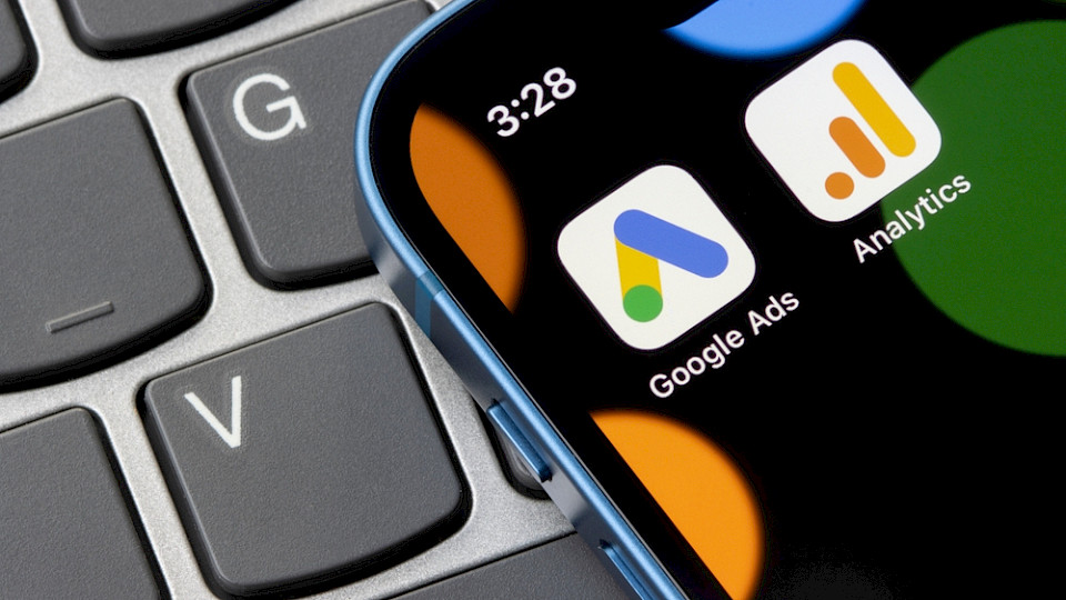 Das Geschäft mit Anzeigen wächst bei Google immer noch überraschend stark. (Bild Tada Images/Shutterstock)