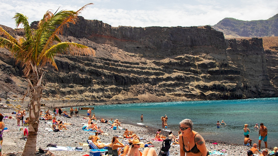 Die neue Küstenverordnung regelt nun detailliert, was an Stränden, auf Promenaden und öffentlichen Plätzen erlaubt ist – und was nicht. (Bild OlgaGi/Shutterstock)