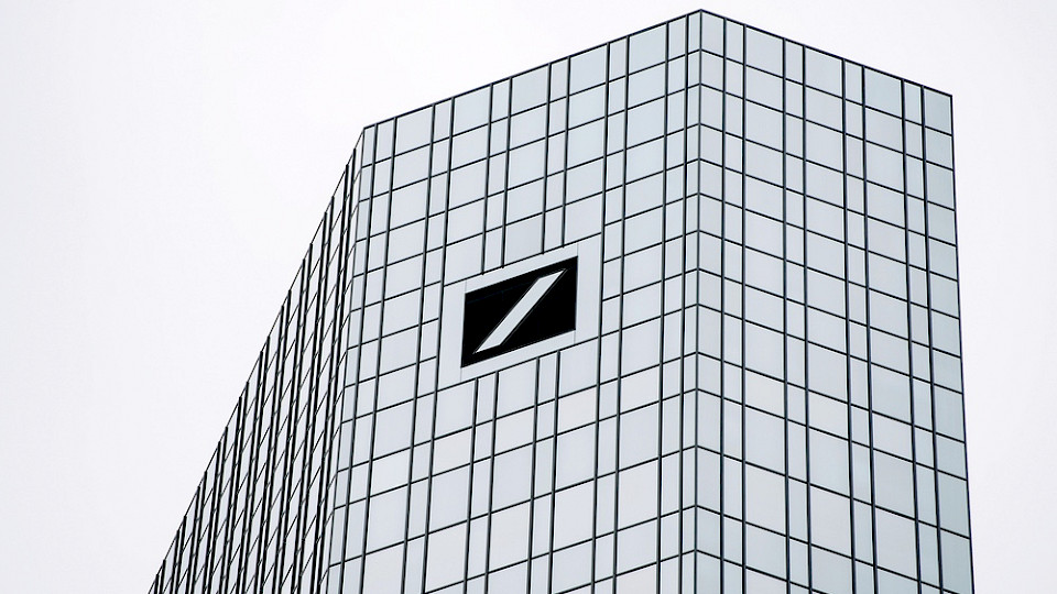 Am Hauptsitz in Frankfurt freut man sich über den grössten Quartalsgewinn seit 14 Jahren. (Bild Hadrian/Shutterstock)