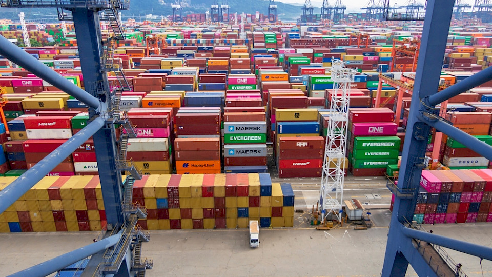 Die chinesischen Exporte stiegen im April um gut 8 Prozent, dies obwohl die Ausfuhren in die USA um einen Fünftel gefallen sind. (Bild ambient_pix/Shutterstock)