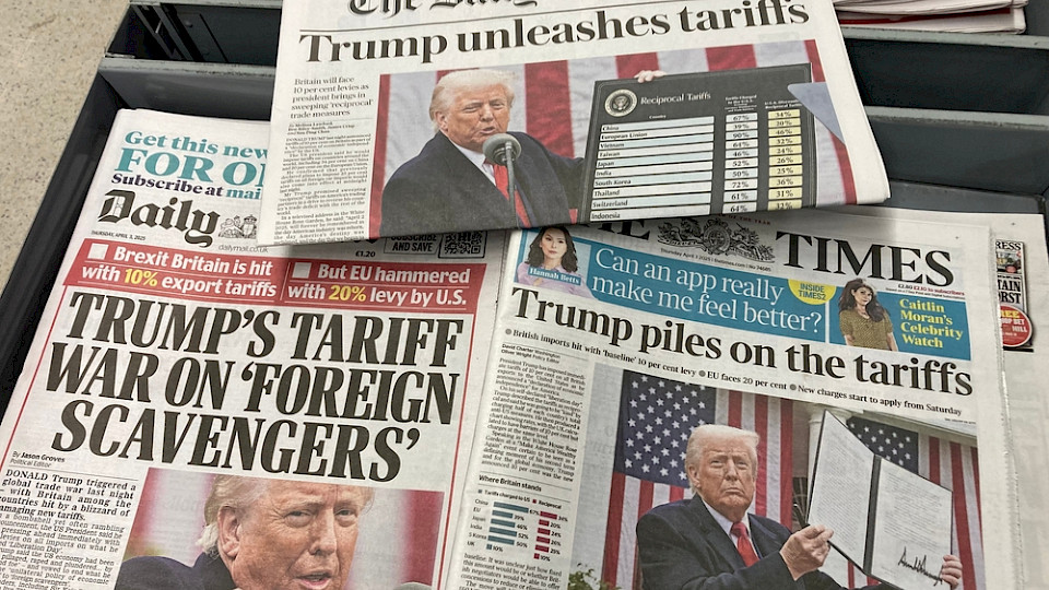 Die Schlagzeilen nach der Zoll-Ankündigung waren gross, der Schaden folgt laut UBS erst. (Bild Steve Travelguide/Shutterstock)