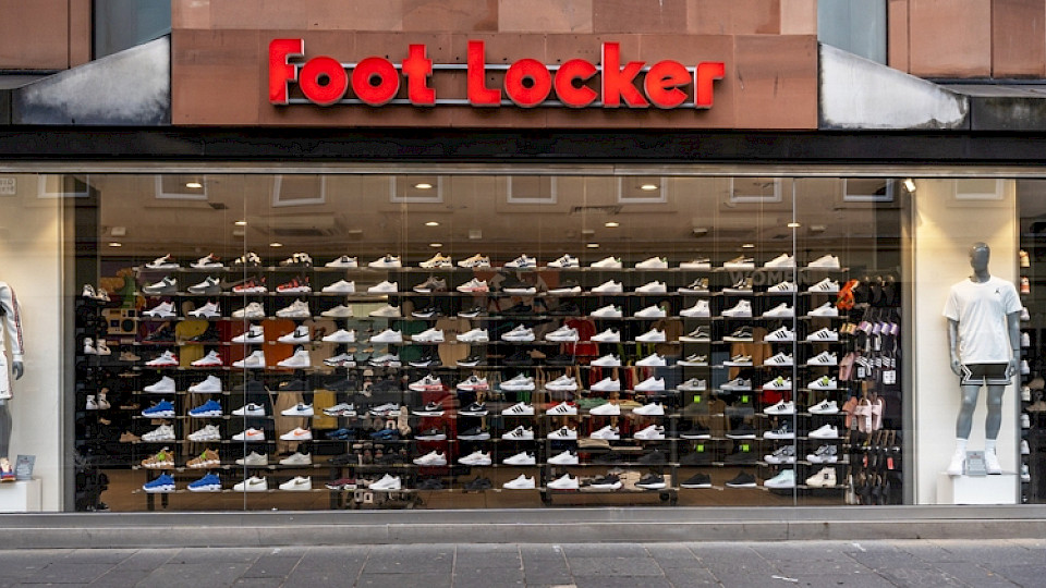 Foot Locker kämpft mit Problemen, die Aktionäre hoffen auf ein Angebot des Konkurrenten. (Bild pio3/Shutterstock)