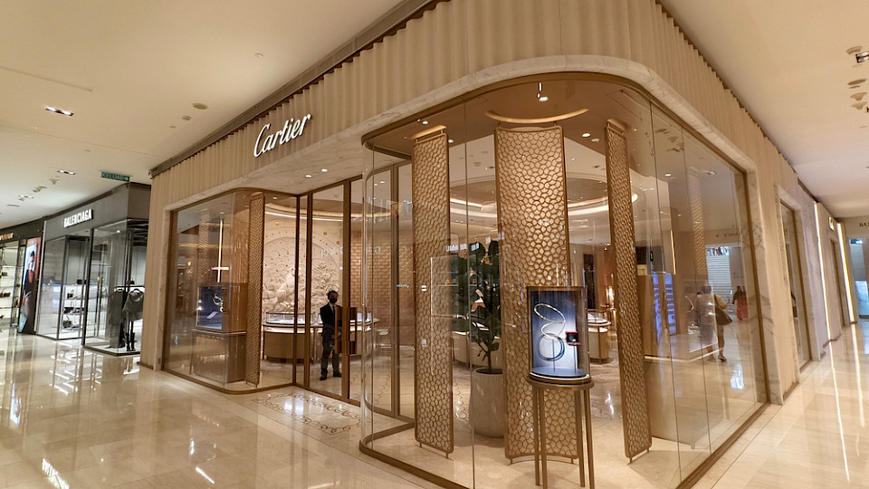 Im Schmuckgeschäft mit der Vorzeigemarke Cartier stiegen die Verkäufe um 8 Prozent, während bei den Uhren ein zweistelliges Minus resultierte. (Bild Roman Zaiets/Shutterstock)