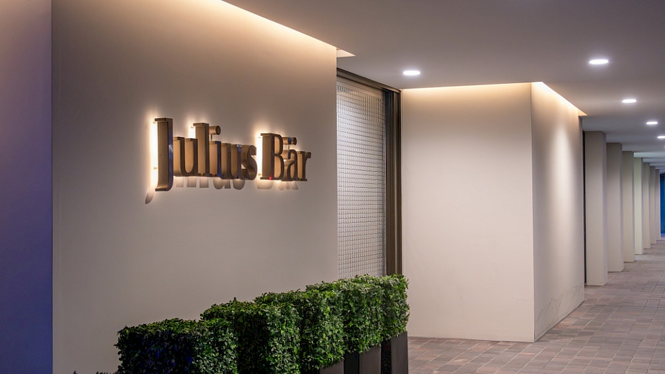 Julius Bär schreibt unabhängig von René Benko weitere Millionen ab. (Bild Taljat David/Shutterstock)