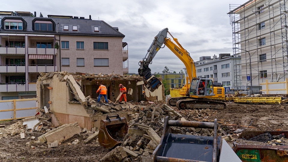 Laut Raiffeisen fallen pro 100 neue Wohnungen 17 Altwohnungen einem Abbruch oder Umbau zum Opfer. (Bild Michael Derrer Fuchs/Shutterstock)